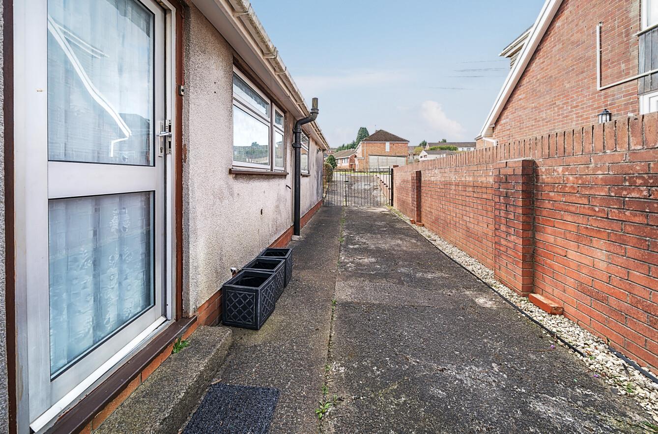 Penrhiw Road, Morriston, Swansea, SA6 6BS